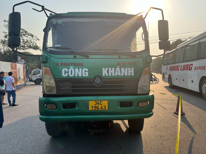 Cơ quan chức năng đang điều tra, làm rõ nguyên nhân vụ tai nạn. Ảnh: Đinh Huyền