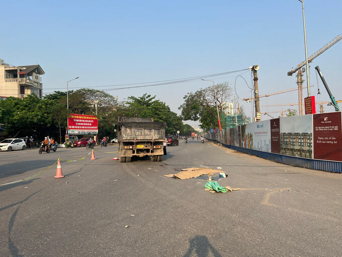Vụ tai nạn khiến người phụ nữ tử vong tại chỗ. Ảnh: Đinh Huyền.