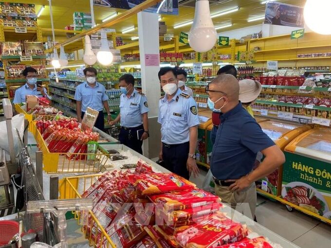 Tăng cường các biện pháp nghiệp vụ, kiểm tra, kiểm soát chặt chẽ tại các tuyến vận tải từ biên giới vào nội địa, ngăn chặn có hiệu quả việc vận chuyển trái phép hàng hóa không rõ nguồn gốc xuất xứ