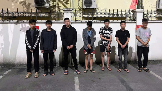 Nhóm 'quái xế tuổi teen' có hành vi đuổi đánh, đập phá tài sản của người dân trên đường bao biển Hạ Long - Cẩm Phả bị lực lượng chức năng bắt giữ.