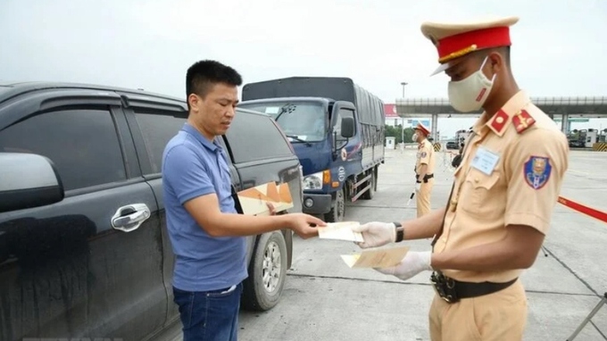 Người lái xe vi phạm phạm pháp luật về trật tự, an toàn giao thông đường bộ ở mức độ nghiêm trọng sẽ bị trừ điểm GPLX và trong thời hạn 12 tháng khi chưa bị trừ hết điểm thì được phục hồi đủ 12 điểm