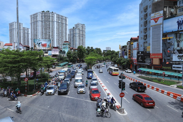 Nút giao Ngã Tư Sở được phân làn