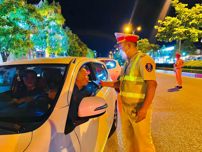 Lực lượng chức năng tăng cường kiểm tra, xử lý vi phạm nồng độ cồn trên địa bàn Hà Tĩnh