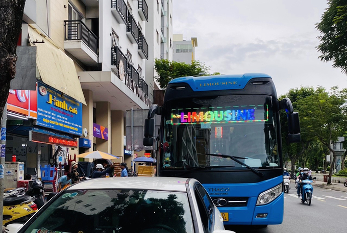 Nhiều doanh nghiệp đang có kế hoạch bỏ tuyến và chuyển sang chạy dù vì khách bị xe khác đã 'hớt' ngoài đường