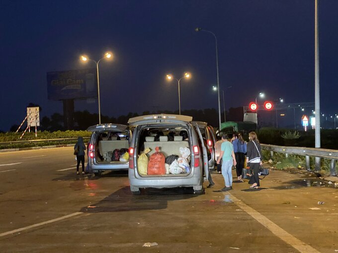 Các xe ghép hoạt động rầm rộ (Ảnh: Dương Khuê)