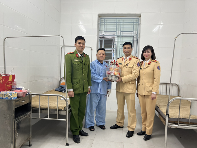 Đội CSHT - Trật tự TP Hòa Bình mong Thượng úy Thành sớm bình phục