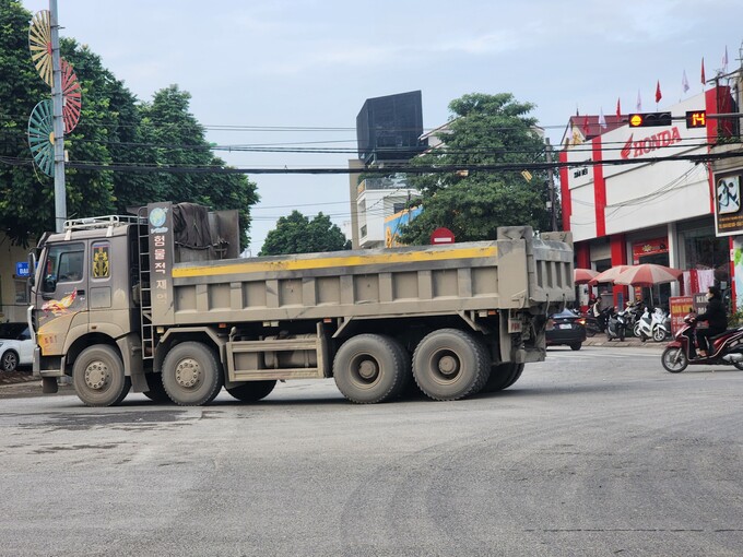 Xe cơi lật vào trong thản nhiên hoạt động