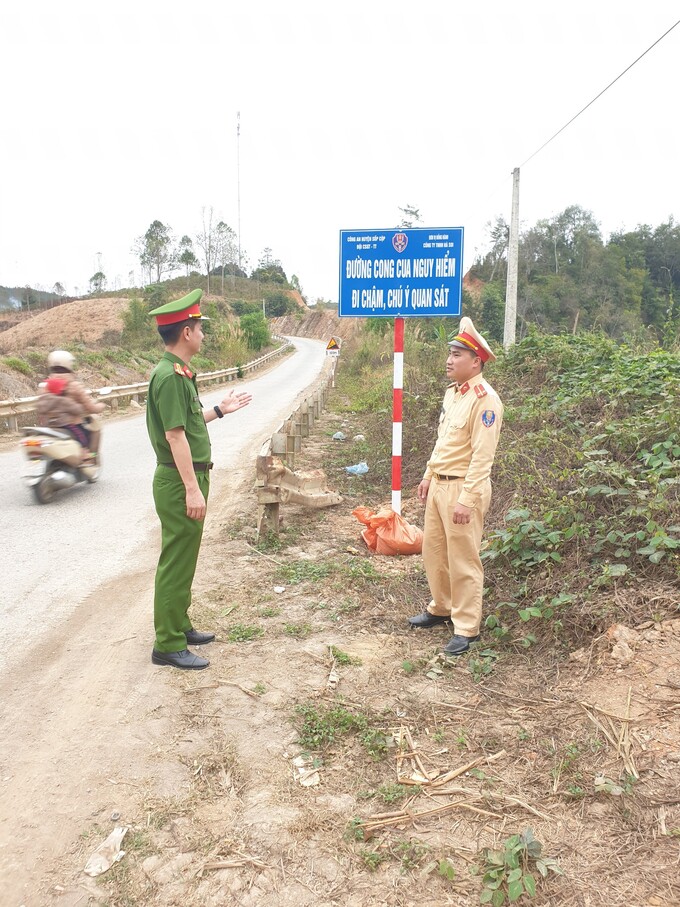 Những đoạn đường nguy hiểm đều được gắn biển cảnh báo