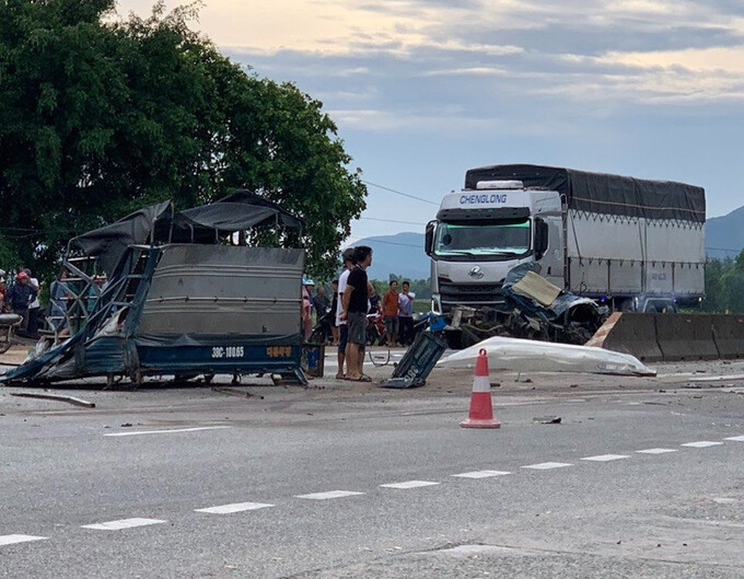 Vụ TNGT liên hoàn giữa 3 ô tô tại Km533+050 trên QL 1 ở xã Cẩm Thịnh, huyện Cẩm Xuyên ngày 8/6 khiến 3 người tử vong