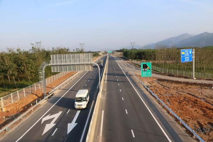 Tuyến đường này được nhiều phương tiện ngoại tỉnh chọn di chuyển.