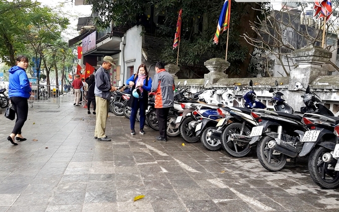 Thanh tra Sở GTVT thu được số tiền xử phạt vi phạm hành chính hơn 2,66 tỷ đồng với các lỗi chiếm dụng trái phép lòng đường để trông giữ phương tiện