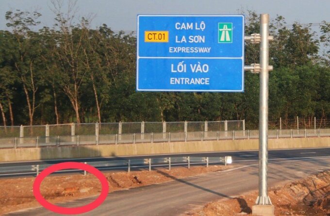 Ban Quản lý dự án đường Hồ Chí Minh cho biết, tình trạng trên sẽ được xử lý với sự vào cuộc của lực lượng chức năng và hệ thống hàng rào bảo vệ cao tốc được hoàn thiện.