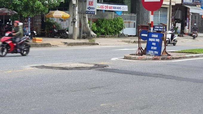 Nhiều vị trí đắp tạm bợ sau những tai nạn giao thông trên QL1 | Ảnh: GTVT