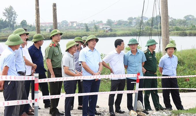 Các đồng chí lãnh đạo tỉnh Hà Tĩnh đi kiểm tra công tác phòng chống lụt bão tại các địa phương