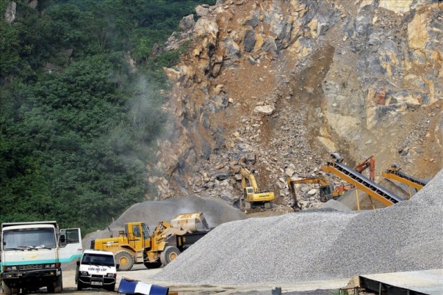 Tuyệt đối không để xảy ra việc mua đi bán lại các mỏ vật liệu