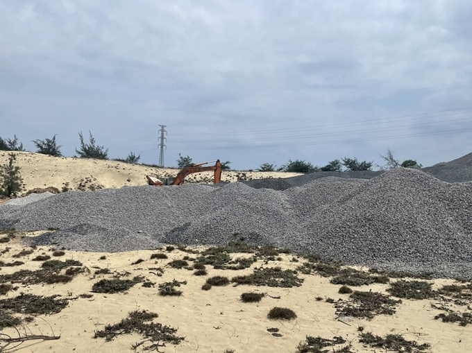 Yêu cầu đơn vị doanh nghiệp di dời ngay bãi tập kết vật liệu xây dựng trái phép trước ngày 30/6