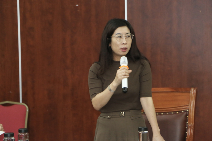 Bà Phan Thị Thu Hiền - Phó Cục trưởng cục Đường bộ Việt Nam đồng chủ trì tọa đàm sáng ngày 18/11