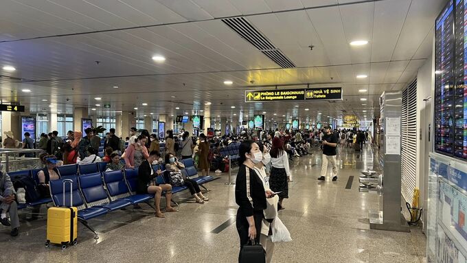Mùng 1 Tết sân bay nhộn nhịp. Ảnh Chau Nguyen Viet