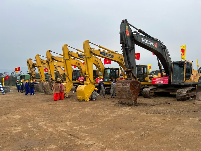 Máy móc sẵn sàng thi công Dự án