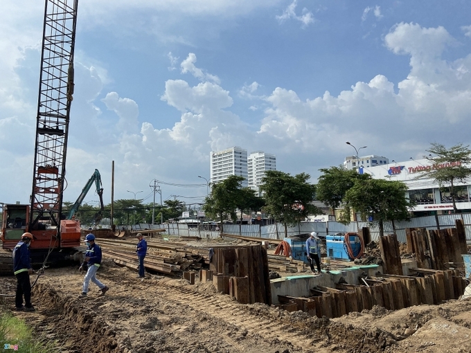 Sở Giao thông Vận tải cũng nhận được nhiều phản ảnh về những bất cập về hạ tầng giao thông, mặt đường bị hư hỏng, xuất hiện ổ gà, xuống cấp... nhưng chậm khắc phục