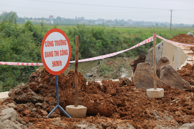 Dây cảnh báo được đơn vị thi công bổ sung
