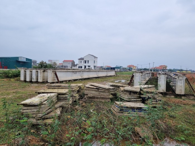 Nhiều hạng mục được tập kết qua nhiều năm có dấu hiệu hư hỏng, xuống cấp.