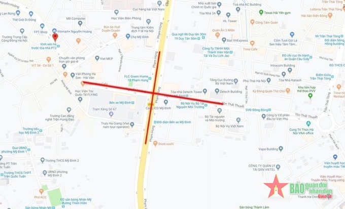 Đường Phạm Hùng đoạn trước cửa bến xe Mỹ Đình thường xuyên ùn ứ cả ngày.
