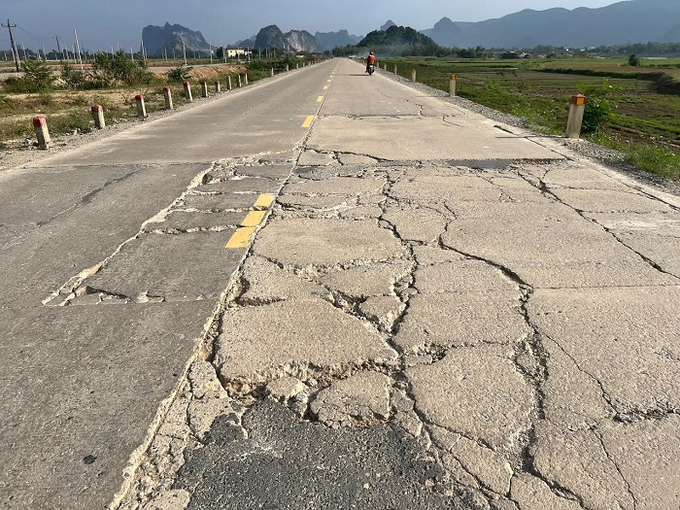 Người dân ở đây cho biết, đã nhiều lần kiến nghị về tình trạng này nhưng đến nay vẫn chưa nhận được sự quan tâm từ cơ quan các cấp
