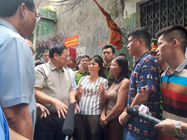 Trưa 13/9, Thủ tướng Phạm Minh Chính trực tiếp tới thị sát hiện trường vụ cháy chung cư xảy ra trên địa bàn phường Khương Đình, quận Thanh Xuân, TP. Hà Nội