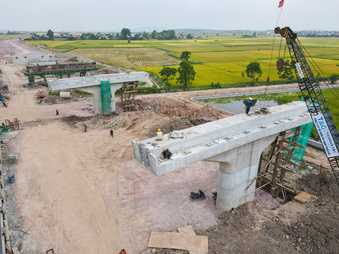 Cầu Đồng Việt là cây cầu dây văng đầu tiên và lớn nhất của tỉnh Bắc Giang. Khi hoàn thành, cầu được kỳ vọng thúc đẩy lưu thông hàng hóa, phát triển du lịch, tạo điều kiện thu hút các nhà đầu tư vào các khu, cụm công nghiệp của tỉnh.