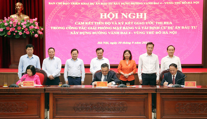 Chủ tịch UBND tỉnh Bắc Ninh Nguyễn Hương Giang tham gia lễ ký kết giao ước thi đua trong công tác GPMB và tái định cư Dự án Vành đai 4 - Vùng Thủ đô Hà Nội.