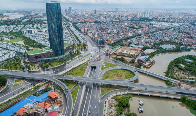 Công trình 3 tầng hiện đại của nút giao nam cầu Bình chính thức được thông xe từ tháng 5 năm 2020 và hoàn thiện tổng thể từ cuối năm 2021 | Ảnh: BDS