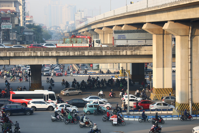Các phương tiện nhộn nhịp, hình ảnh Vành đai 3 'nghẹt thở' đoạn qua ngã tư này