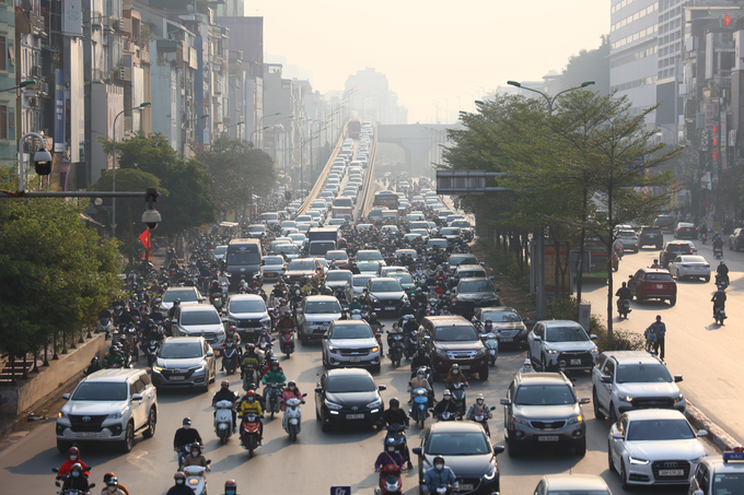 Ngã tư Sở, người va xe chen chúc hướng đi Láng