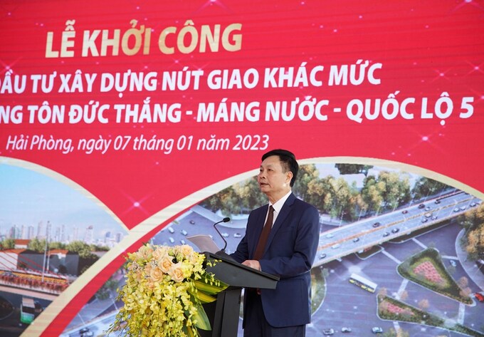 Ông Đỗ Tuấn Anh - TGĐ BQL dự án đầu tư xây dựng các công trình giao thông Hải Phòng phát biểu tại buổi lễ