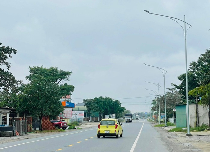 Đoạn đường Km702+200 - Km703+00 qua xã Hưng Thuỷ Huyện Lệ Thuỷ