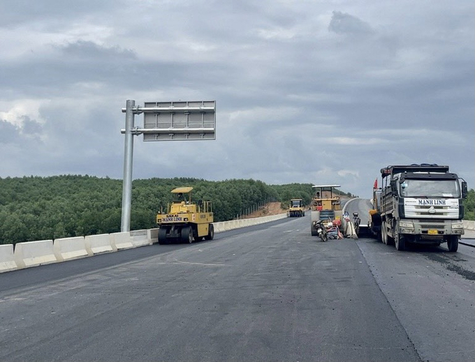 Thi công cao tốc Cam Lộ - La Sơn đoạn qua tỉnh Quảng Trị.