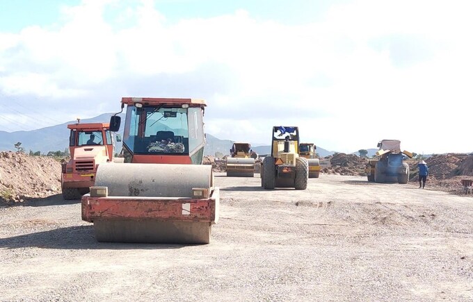 Thi công cao tốc Vĩnh Hảo - Phan Thiết | Ảnh: VNP