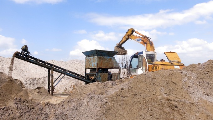 Cát xây dựng khan hiếm, giá tăng vọt đã ảnh hưởng rất lớn đến các công trình đầu tư công trên địa bàn tỉnh Quảng Nam