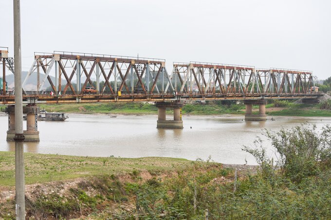 Đồng thời, tỉnh Bắc Giang cũng cần phải xác định khả năng và bố trí năng lực vốn để thực hiện (sau khi đã cân đối, bố trí vốn để hoàn thành dứt điểm, phát huy hiệu quả các dự án đang triển khai), khuyến khích nghiên cứu phương án sử dụng nguồn vốn tại địa phương để thực hiện dự án, phù hợp với khả năng của địa phương và các nguồn vốn hợp pháp khác.