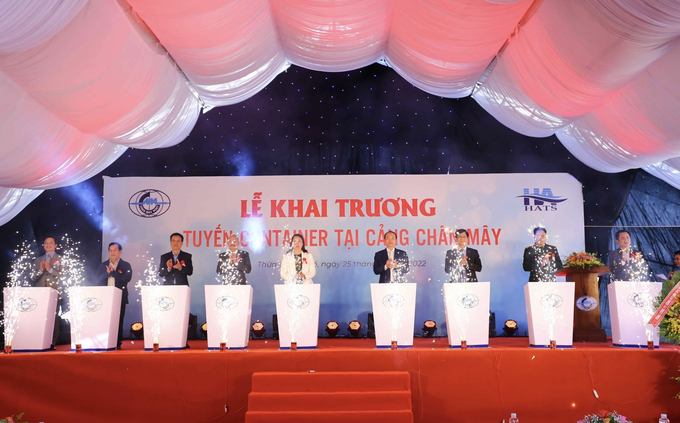 Khai trương tuyến tàu container đầu tiên cập Cảng Chân Mây.