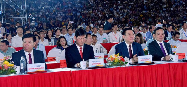 Chủ tịch Quốc hội Vương Đình Huệ, Phó Thủ tướng Chính phủ Trần Lưu Quang cùng các đại biểu dự Lễ khai mạc