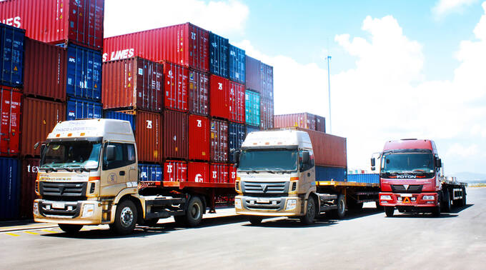 APL Logistics đang hướng đến 'xanh' hóa các hoạt động vận tải. Ảnh: internet