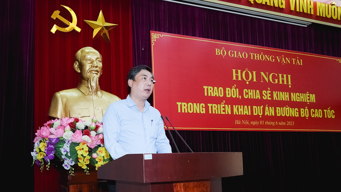 Cục trưởng Cục Quản lý đầu tư xây dựng Lê Quyết Tiến chia sẻ kinh nghiệm của Bộ GTVT