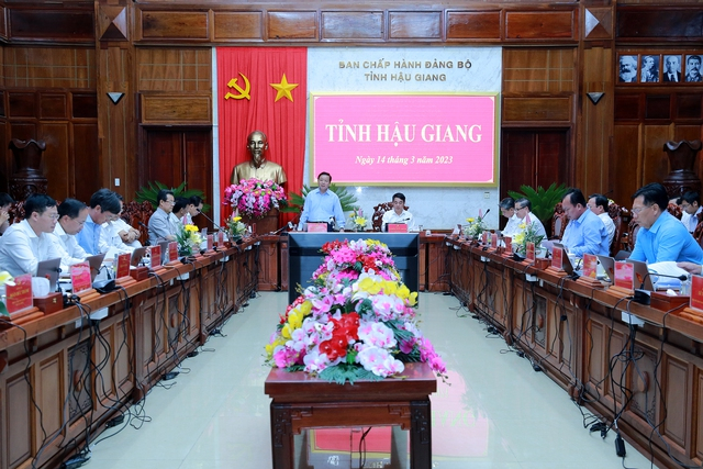 Phó Thủ tướng chủ trì cuộc họp với các tỉnh ĐBSCL, Bộ GTVT, các bộ ngành liên quan về nguồn cung cát đắp nền cho các dự án cao tốc