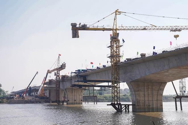 Hợp long cầu núi Đọ có tổng chiều dài 1.646,9m