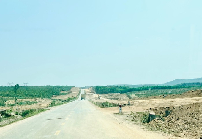 Việc dự án đường cao tốc Bắc-Nam đẩy nhanh tiến độ nhưng đến nay các khu tái định cư chưa được xây dựng khiến nhiều hộ dân nằm trong diện đền bù di dời hết sức lo lắng.