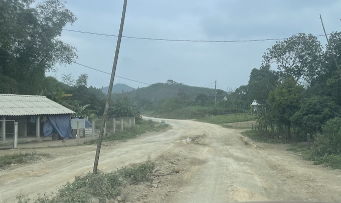 Liệu đến bao giờ đoạn đường này mới được thi công là câu hỏi mà người dân đang mong chờ cầu trả lời từ cơ quan chức năng tỉnh Quảng Bình?.