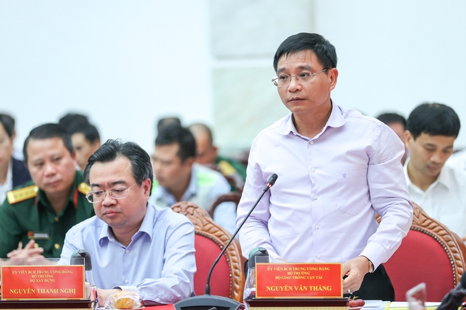 Theo các báo cáo và ý kiến tại cuộc làm việc, 2 vấn đề lớn nổi lên của các dự án cao tốc trong khu vực là nguyên vật liệu đắp nền đường và công tác giải phóng mặt bằng - Ảnh: VGP/Nhật Bắc