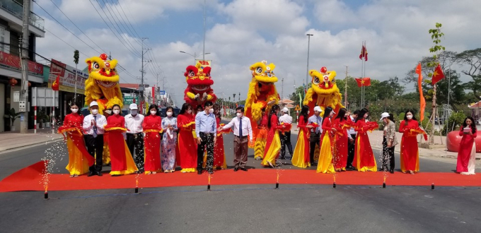 Cắt băng khánh thành dự án nâng cấp, mở rộng quốc lộ 30 giai đoạn 2 đoạn Cao Lãnh- Hồng Ngự | Ảnh: T.L